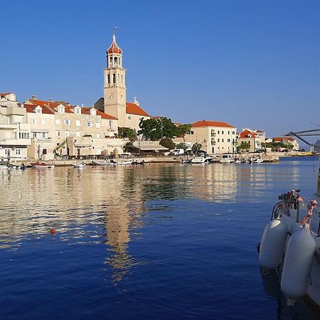 Apartments Villa La Riva - Seafront Accommodation Sutivan ภายนอก รูปภาพ
