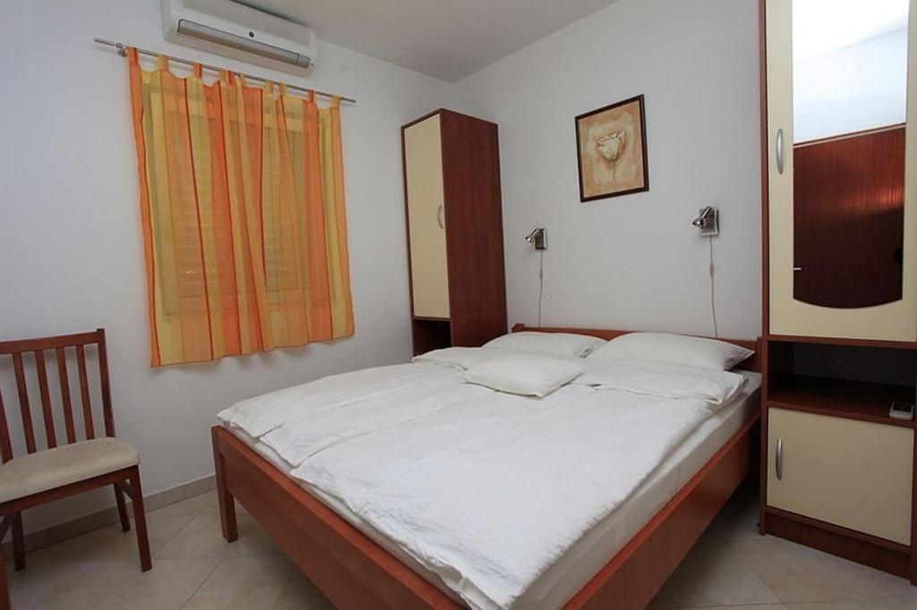 Apartments Villa La Riva - Seafront Accommodation Sutivan ภายนอก รูปภาพ