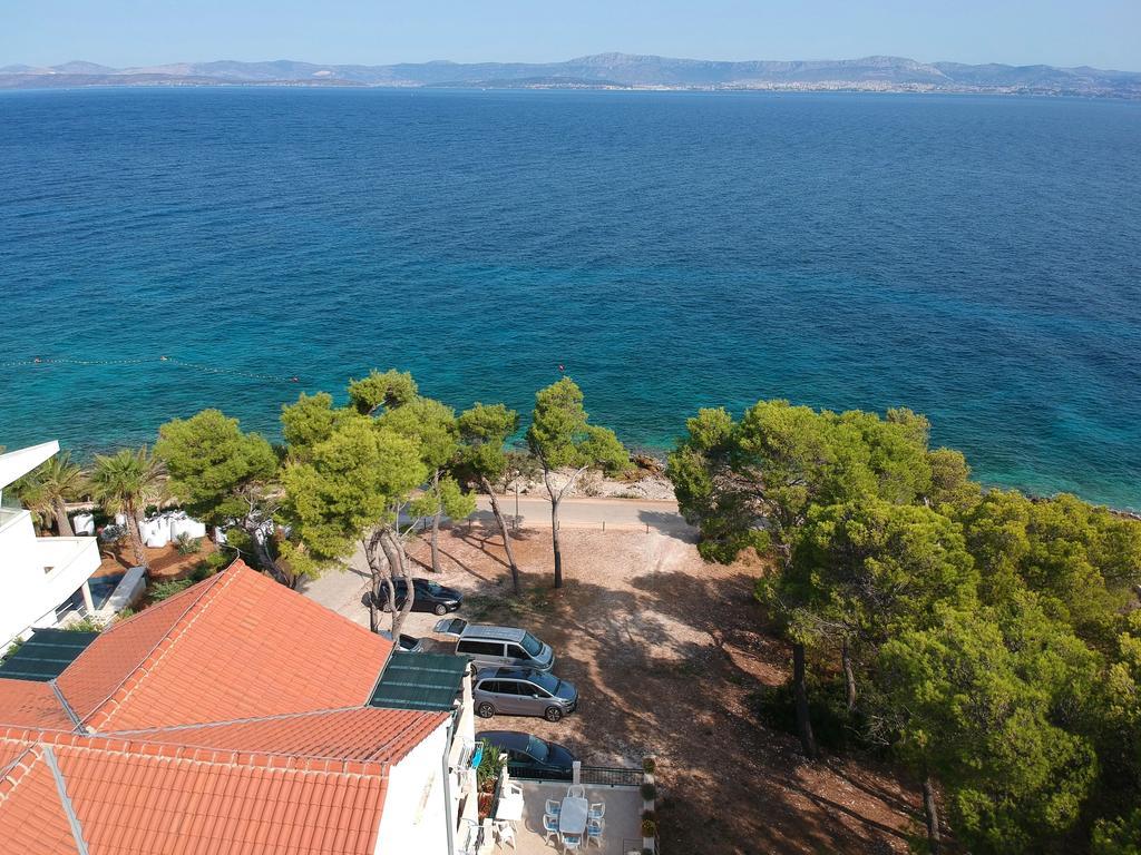 Apartments Villa La Riva - Seafront Accommodation Sutivan ภายนอก รูปภาพ